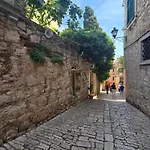 Little Heaven Ρόβινι